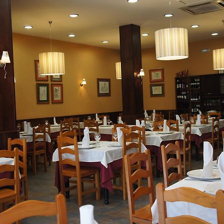 Hostal Restaurante Alarico Альяріс Екстер'єр фото