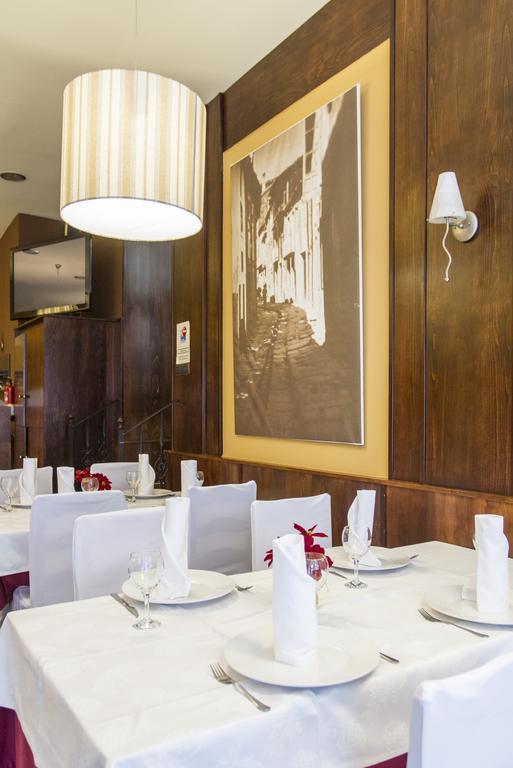 Hostal Restaurante Alarico Альяріс Екстер'єр фото