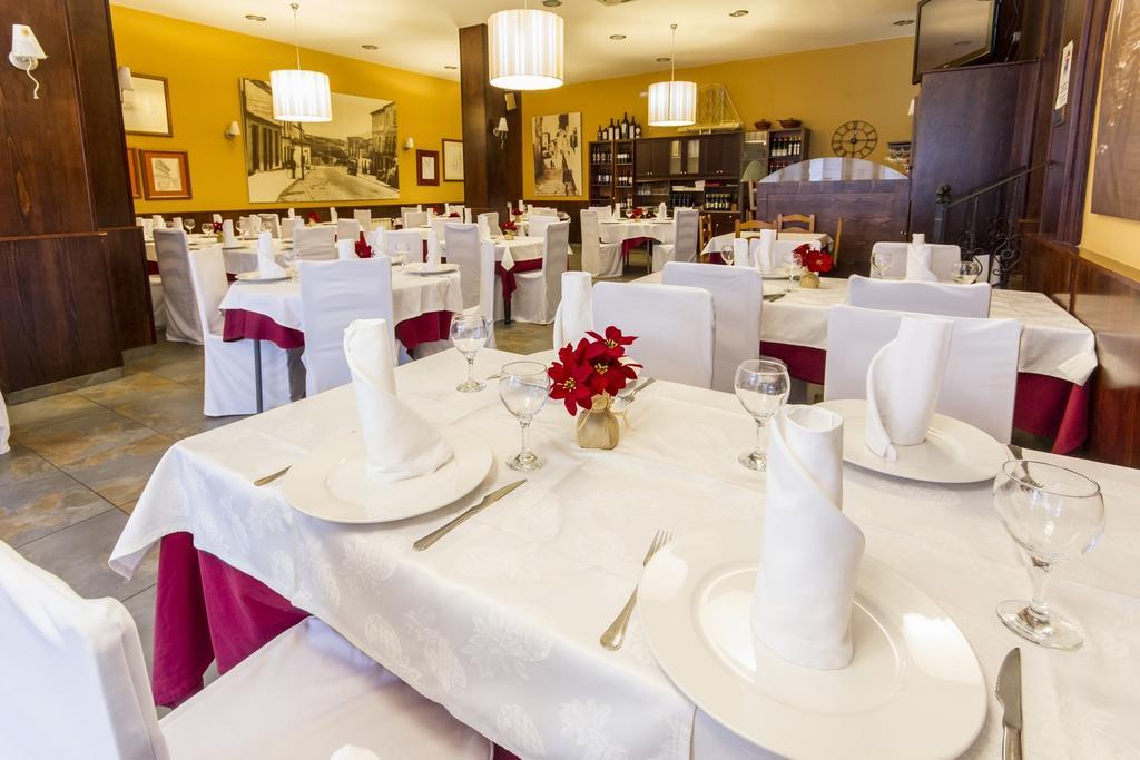 Hostal Restaurante Alarico Альяріс Екстер'єр фото