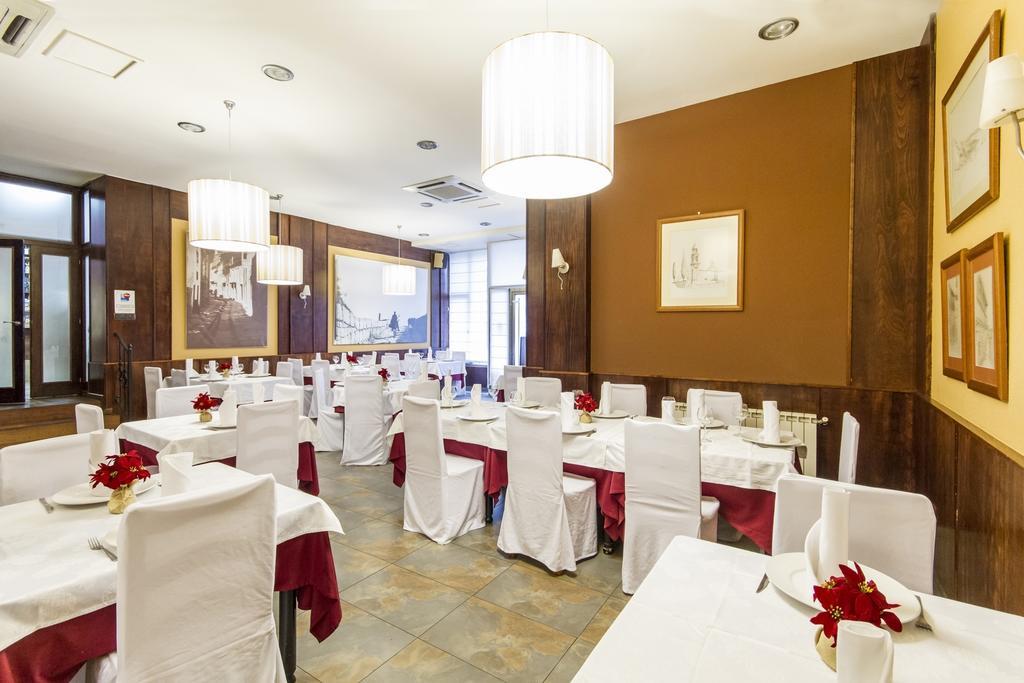 Hostal Restaurante Alarico Альяріс Екстер'єр фото