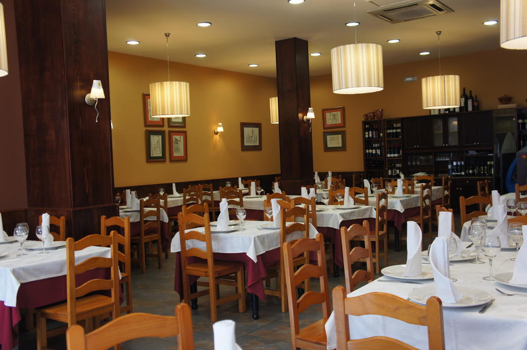 Hostal Restaurante Alarico Альяріс Екстер'єр фото